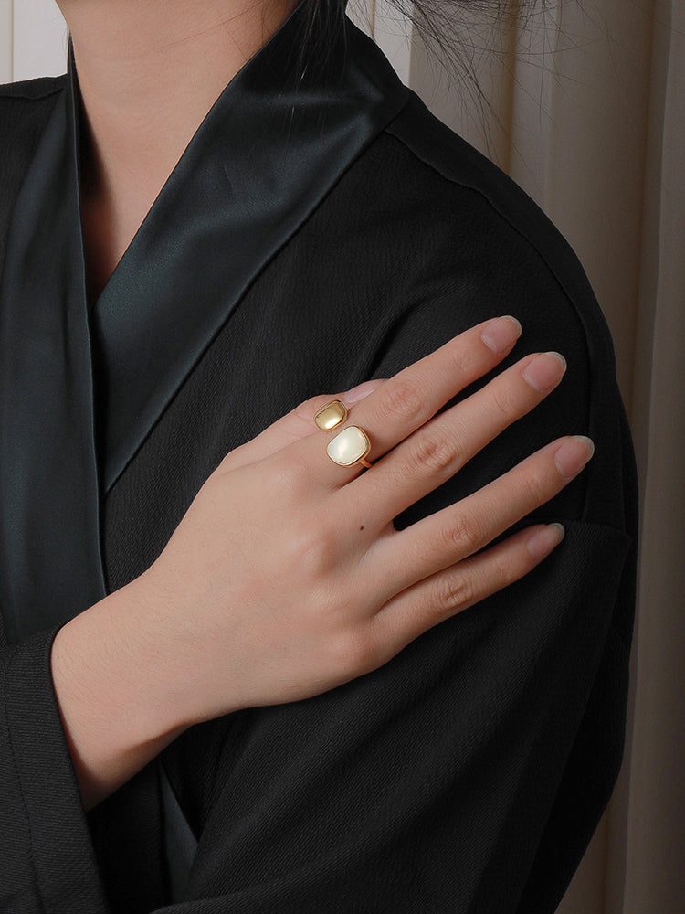 Malachite and shell ladies cocktail ring