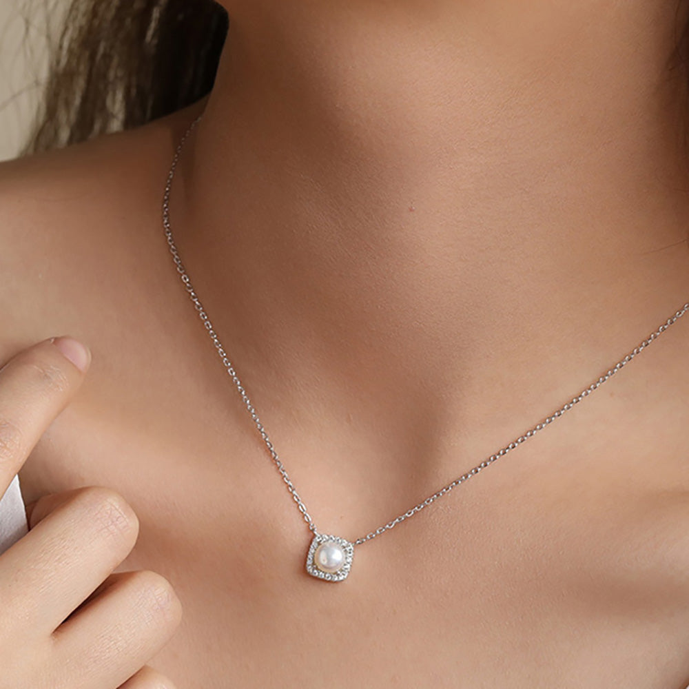 Halo Pearl Necklace